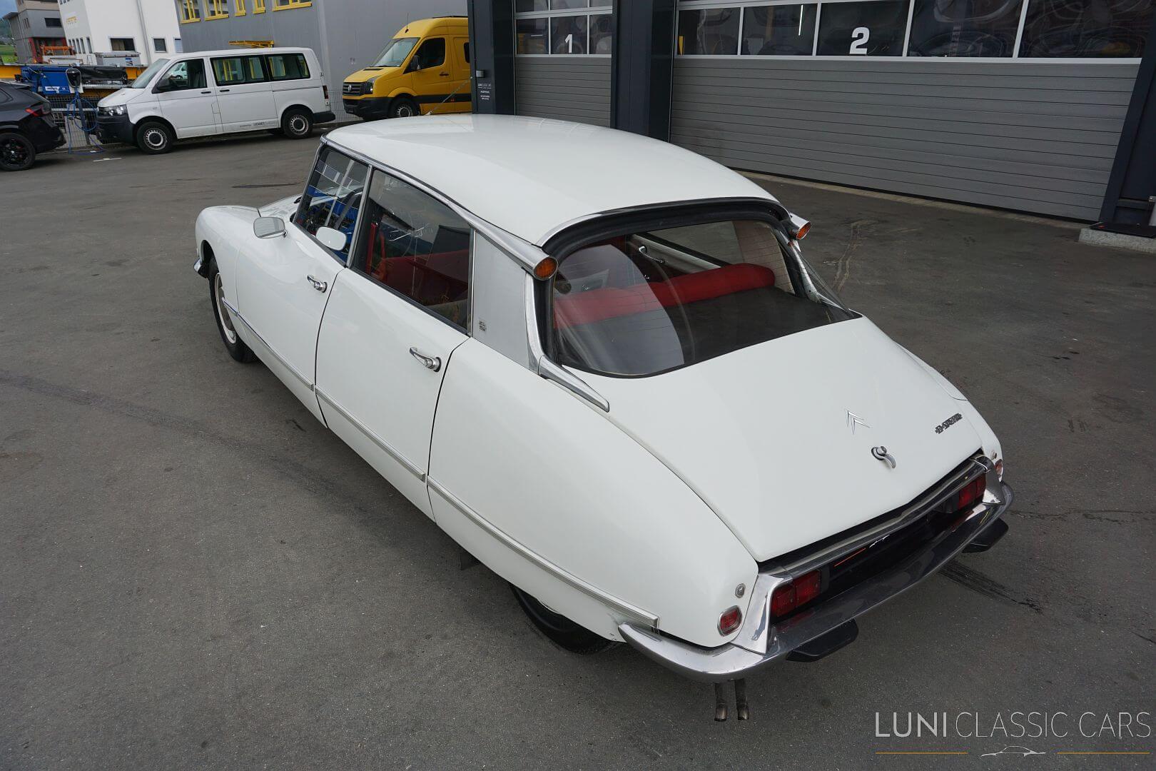 <trp-post-container data-trp-post-id='48114'>1970 Citroën D Spécial