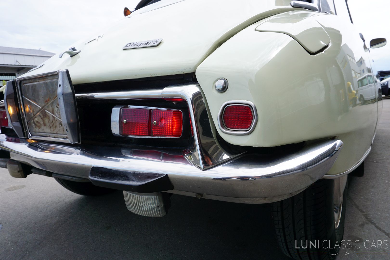 <trp-post-container data-trp-post-id='48244'>1972 Citroën D Super 5
