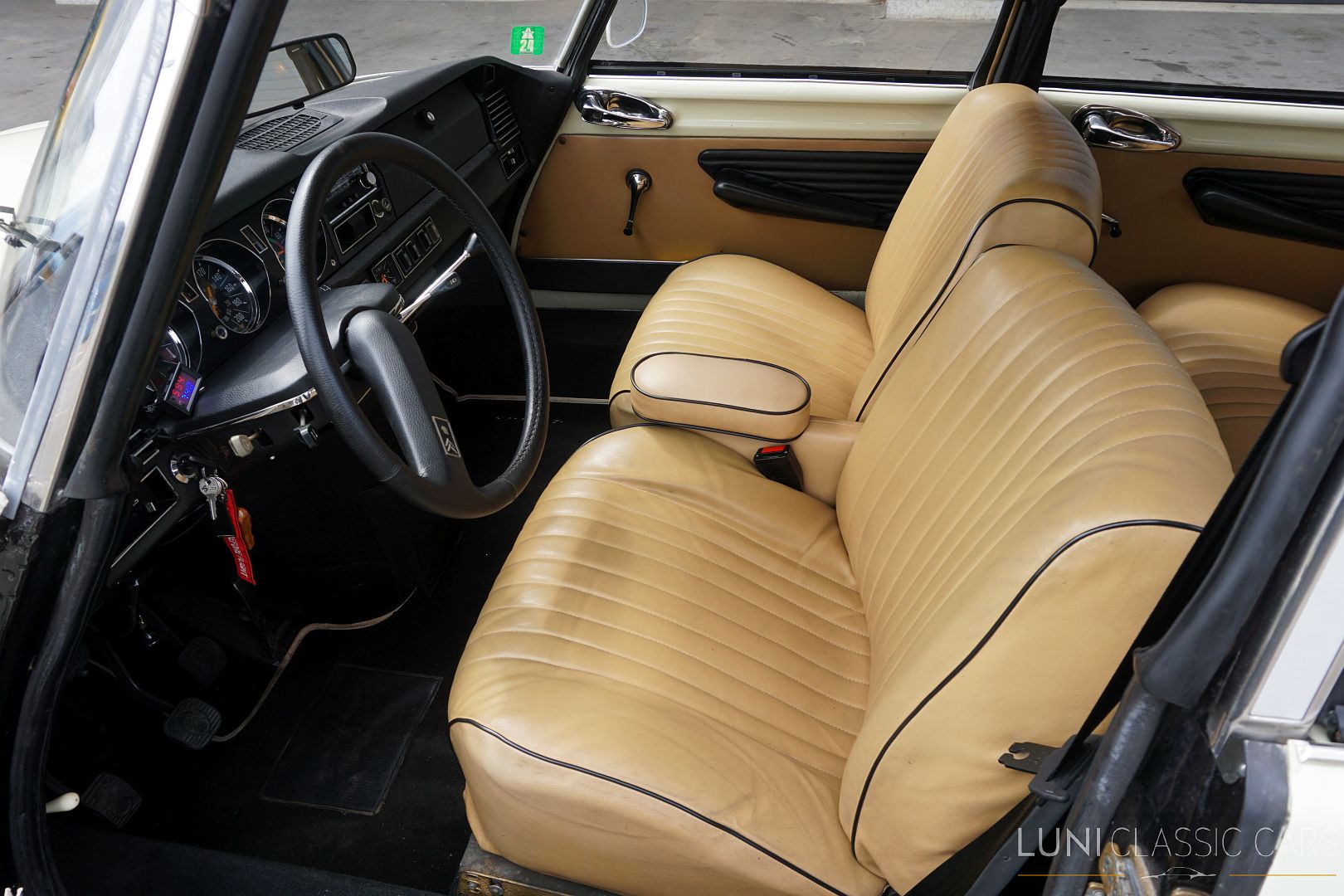 <trp-post-container data-trp-post-id='48244'>1972 Citroën D Super 5