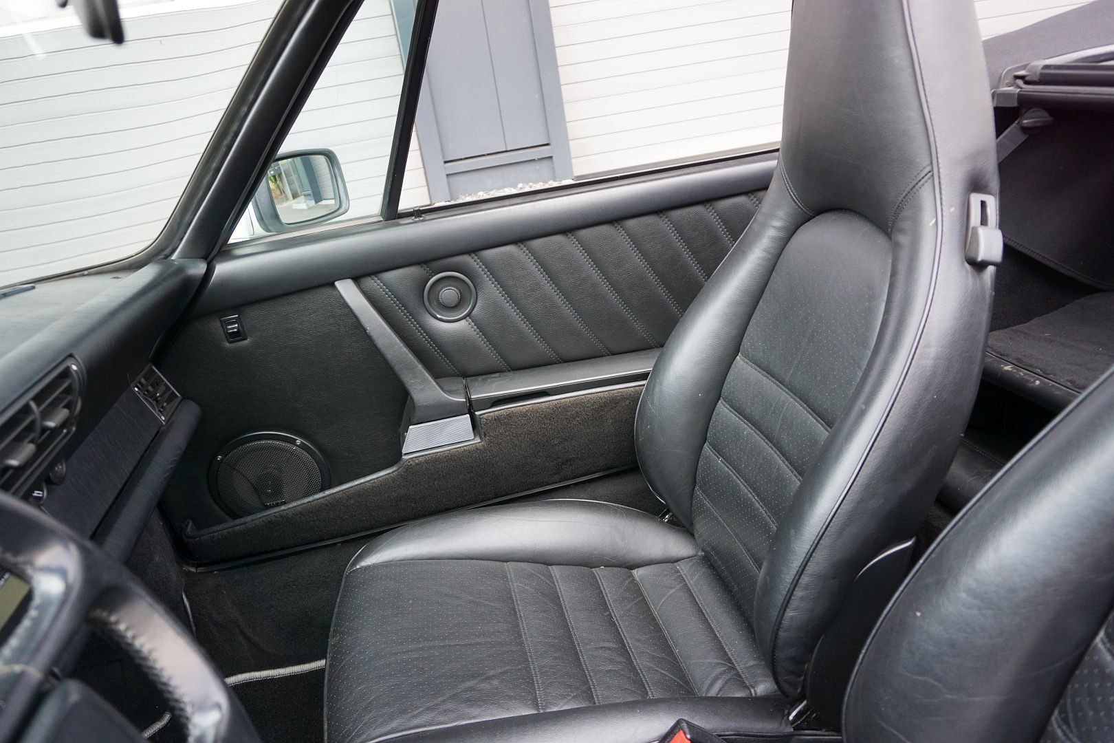 <trp-post-container data-trp-post-id='48818'>1986 Porsche 911 Carrera Cabriolet