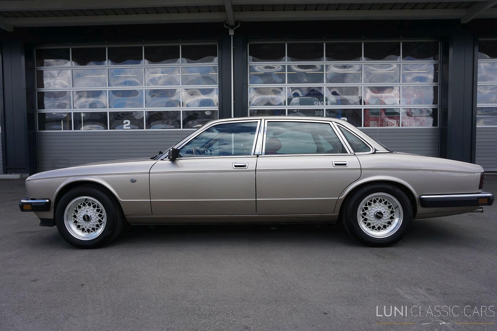 <trp-post-container data-trp-post-id='48723'>1987 Jaguar X40 Sovereign