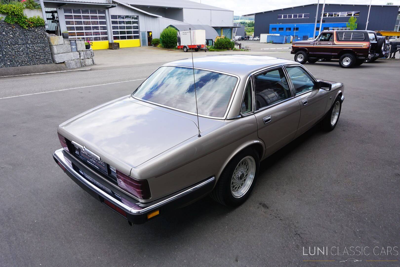 <trp-post-container data-trp-post-id='48723'>1987 Jaguar X40 Sovereign