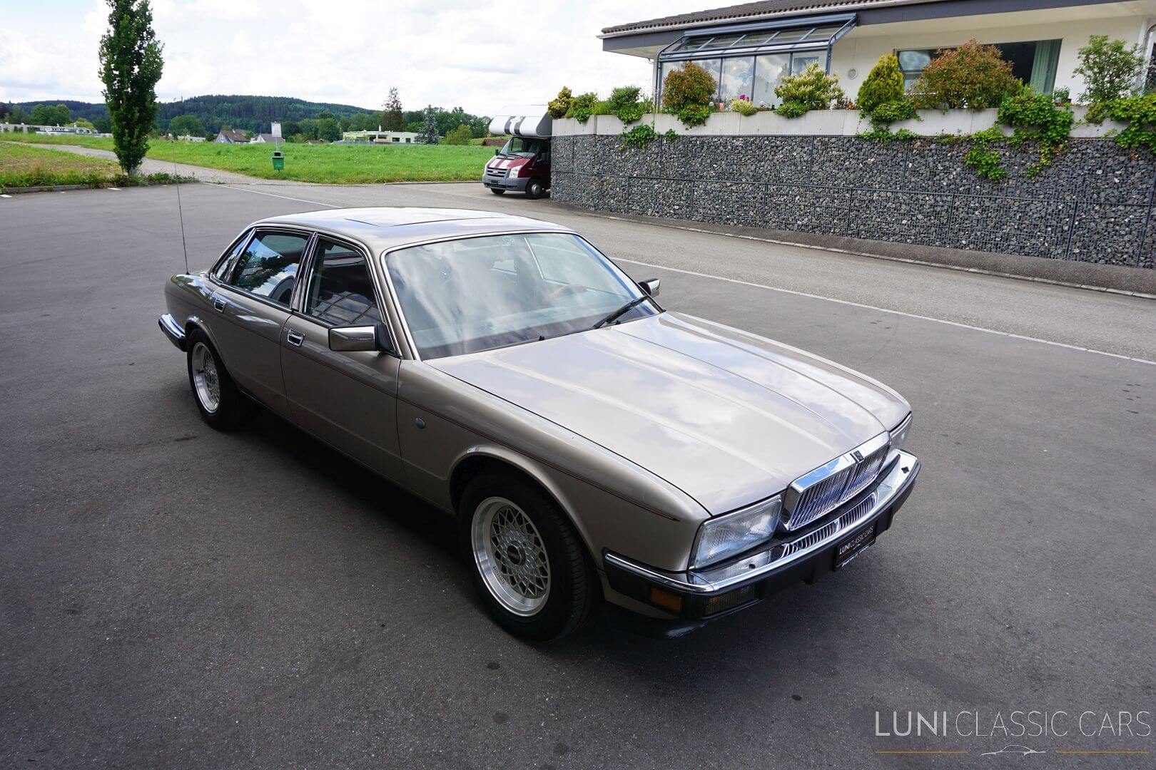 <trp-post-container data-trp-post-id='48723'>1987 Jaguar X40 Sovereign