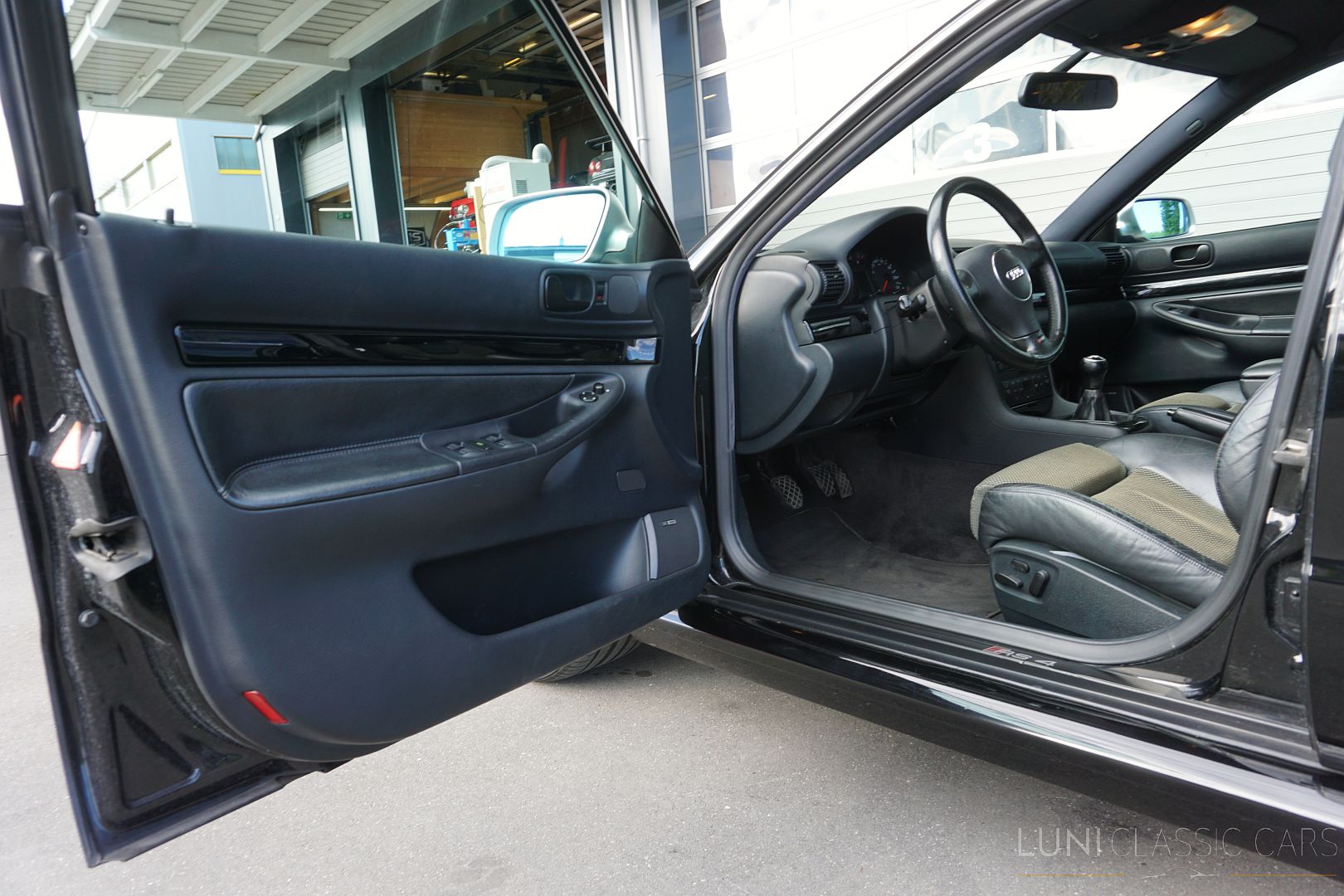 <trp-post-container data-trp-post-id='48976'>2000 Audi RS4 B5 Quattro