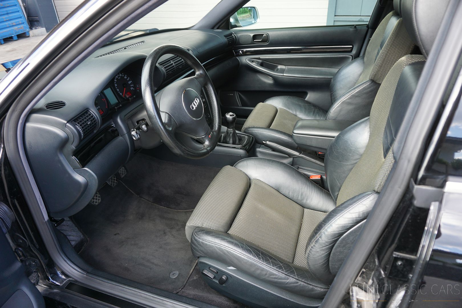 <trp-post-container data-trp-post-id='48976'>2000 Audi RS4 B5 Quattro